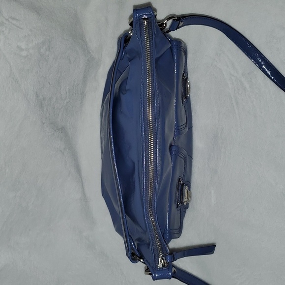 Coach Daisy Liquid Gloss Pocket Hobo Bag Pat Leather F23401 - Picture 8 of 16